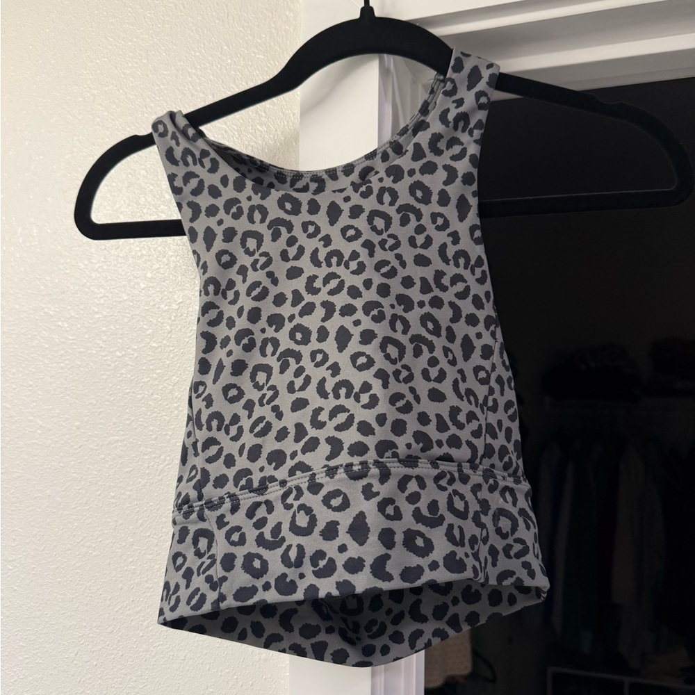 Women’s athletic top